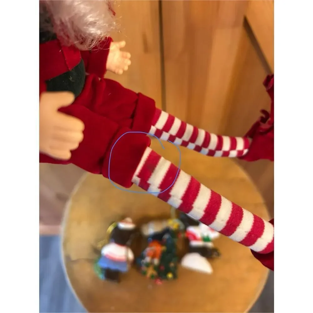 Vintage Christmas decorations, lot of four (8792)￼